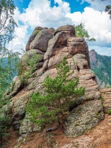 Umjetnička fotografija High forest rocks for advanced hiking, Vadim Serebrenikov, (30 x 40 cm)