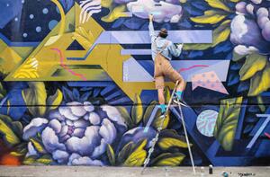 Umjetnička fotografija Street Artist On A Ladder Drawing On Wall, ArtistGNDphotography, (40 x 26.7 cm)