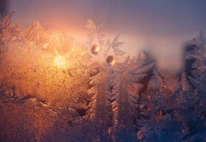 Umjetnička fotografija Frosty window with drops and ice pattern at sunset, Sergiy Trofimov Photography, (40 x 26.7 cm)