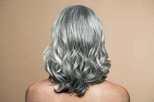 Umjetnička fotografija Nude mature woman with grey hair, back view., Andreas Kuehn, (40 x 26.7 cm)