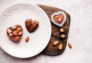 Umjetnička fotografija Home made milk chocolate for valentine's, Evgeniia Siiankovskaia, (40 x 26.7 cm)