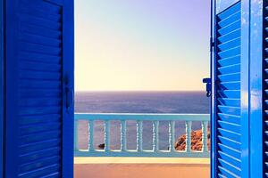 Umjetnička fotografija Blue Shutters Open onto Sea and Sky at Dawn, Ekspansio, (40 x 26.7 cm)