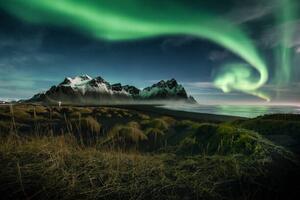 Umjetnička fotografija northern lights over Vestrahorn moutain , Iceland, Peerasit Chockmaneenuch, (40 x 26.7 cm)