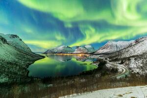 Fotografija The aurora borealis lights up in, Francesco Bergamaschi, (40 x 26.7 cm)