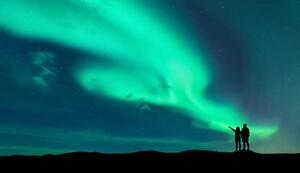 Fotografija Aurora borealis and silhouette of man and woman, den-belitsky