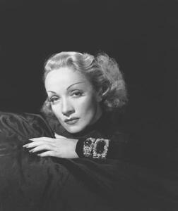 Fotografija 17Th December 1943: German-Born Actress Marlene Dietrich Wearing A Jewel-Encrusted Bracelet