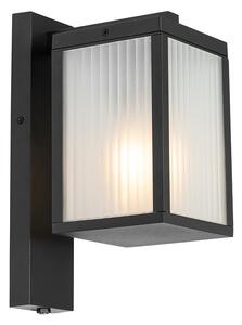 Vanjski zidni lampion crni s rebrastim staklom i senzorom svjetlo-tamno - Charlois