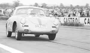 Fotografija Fritz Hahnl Jr in a Porsche 356B Carrera