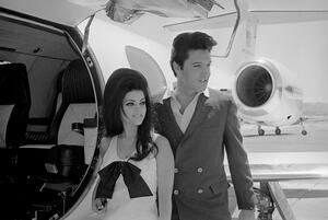 Fotografija Elvis and Priscilla Presley Posing near Airplane, Bettmann