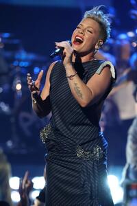 Fotografija P!NK at iHeartRadio Music Awards 2023, Monica Schipper