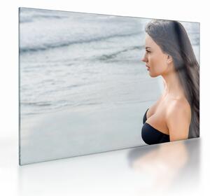 Staklena slika ženske na plaži (70x50 cm)