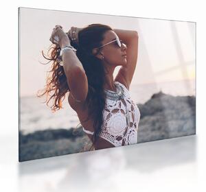 Staklena slika ženske na plaži (70x50 cm)