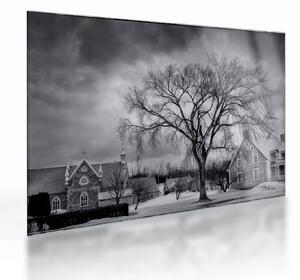 Staklena slika crno-bijelog sela (70x50 cm)
