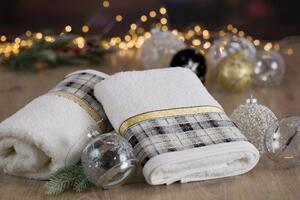 Pamučni božićni ručnik bijele boje s jacquard rubom Širina: 70 cm | Duljina: 140 cm