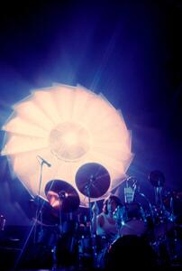 Fotografija February 1977: concert of rock band Pink Floyd at the Paris Pavilion: drummer Nick Mason