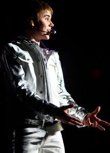 Fotografija Justin Bieber performing at the NIA