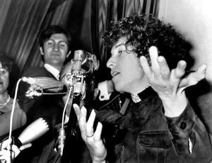 Fotografija Bob Dylan during a Press Conference, Paris, 23 May 1966