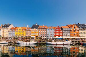Fotografija Multi-colored vibrant houses along Nyhavn harbour, Alexander Spatari