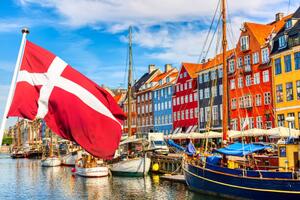 Fotografija Copenhagen iconic view. Famous old Nyhavn, nantonov