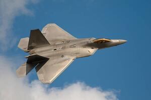 Fotografija F22 Raptor Jet Fighter flying in the sky, JohnnyPowell