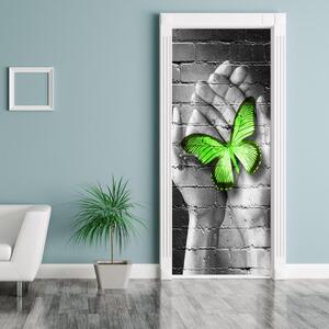 Foto tapeta za vrata - Zeleni leptir na dlanovima (95x205cm)