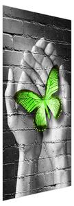 Foto tapeta za vrata - Zeleni leptir na dlanovima (95x205cm)