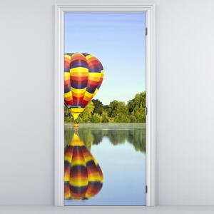 Foto tapeta za vrata - Balon na vrući zrak na jezeru (95x205cm)