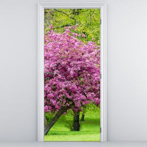 Foto tapeta za vrata - Cvjetajuće stablo na livadi (95x205cm)