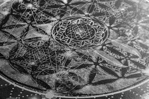 Slika zadivljujuća Mandala u crno-bijelom dizajnu
