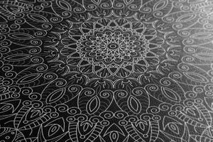 Slika detaljna ukrasna Mandala u crno-bijelom dizajnu