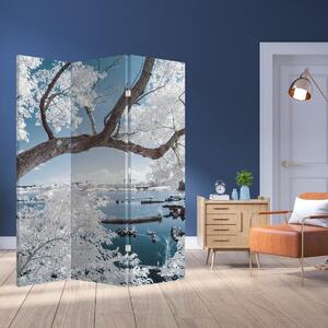 Paravan - Snježno drvo pored vode (126x170 cm)