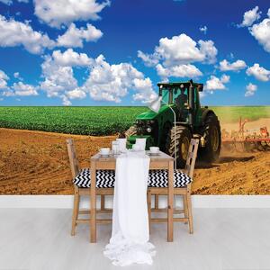 Foto tapeta - Zeleni traktor na terenu (152,5x104 cm)