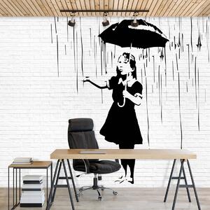 Foto tapeta - Djevojka s kišobranom na kiši (152,5x104 cm)