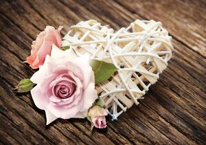 Foto tapeta - Srca i ruže na drvenim daskama (152,5x104 cm)
