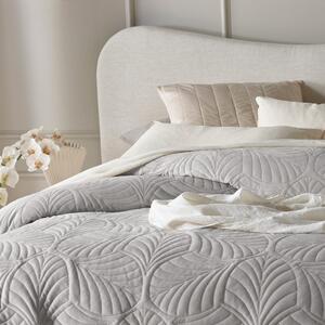 Prekrivač za krevet od velura u svijetlo sivoj boji Feel 220 x 240 cm