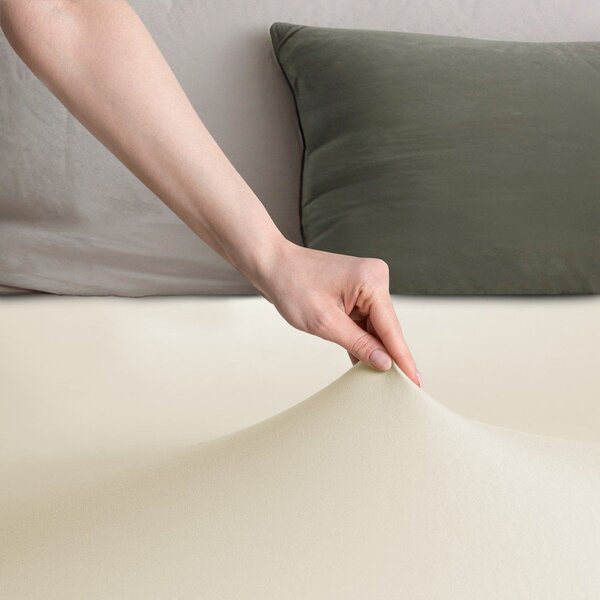Bež plahta s gumom od jeseya 200x200 cm Amber – Restilo