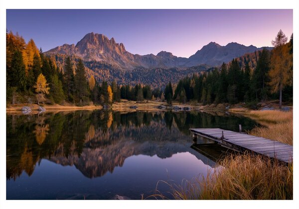 Slika jesensko planinsko jezero