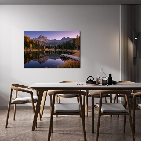Slika jesensko planinsko jezero