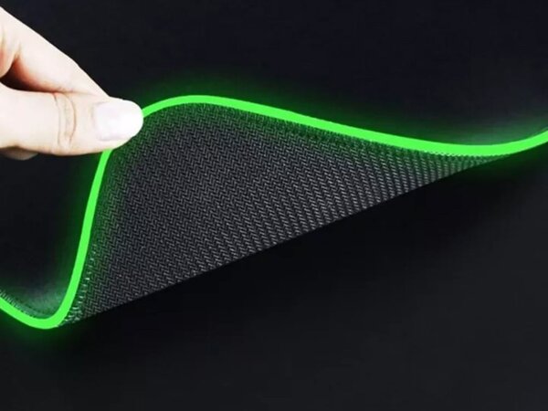 Osvijetljena XL LED RGB računalna obloga za miša i 80x30cm kozmos