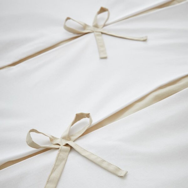 Bijela posteljina za bračni krevet 200x200 cm Milo Bow – Catherine Lansfield