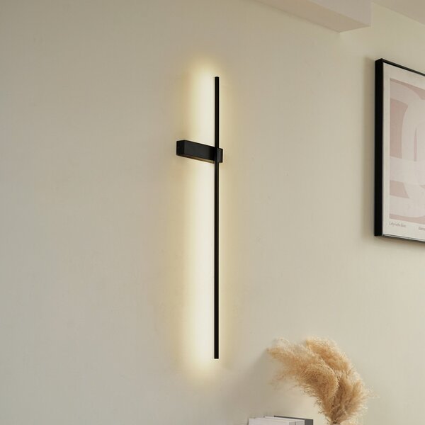 Lindby Natsumi LED zidna svjetiljka, crna, aluminij, 90 cm, Crno, Dnevni boravak/blagovaonica, Aluminij