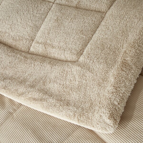 Krem prošiven prekrivač od mikropliša za bračni krevet 200x220 cm Cosy Cord – Catherine Lansfield