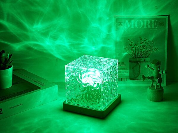 Akrilni akril. LED RGB Crystal LAMP CUBE USB + daljinski upravljač