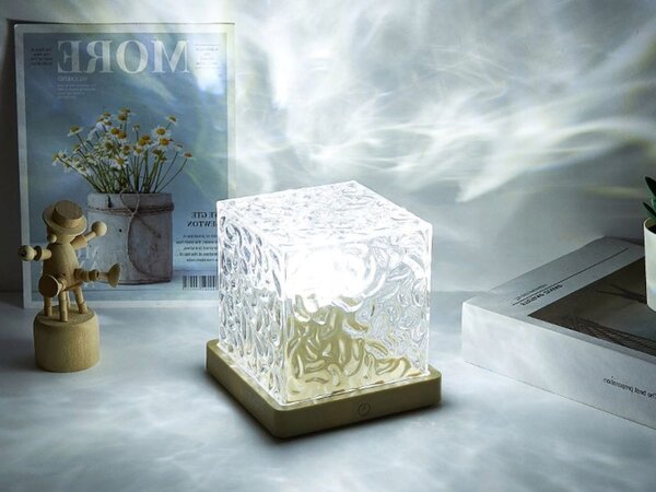 Akrilni akril. LED RGB Crystal LAMP CUBE USB + daljinski upravljač