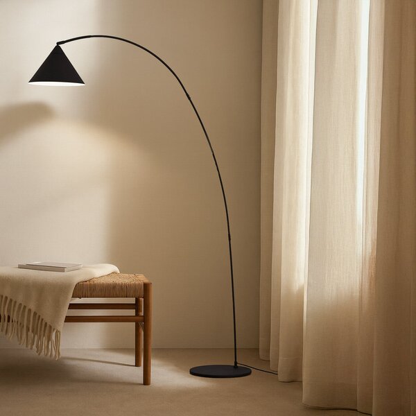 Lindby lučna lampa Triangolo, crna, visina 195 cm, metalna E27, Crno, Dnevni boravak/blagovaonica, Metal