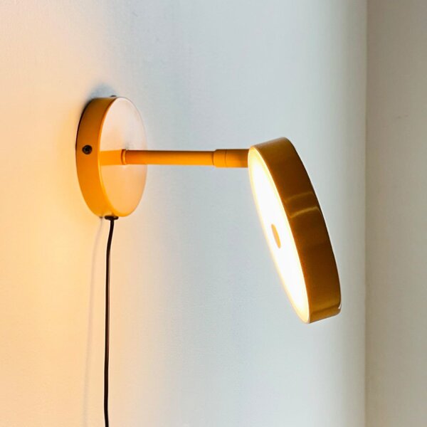 Dyberg Larsen LED zidna svjetiljka Starlight, žuta, Ø 14 cm, dim., prigušiva, Žuta, Dnevni boravak/blagovaonica, Metal