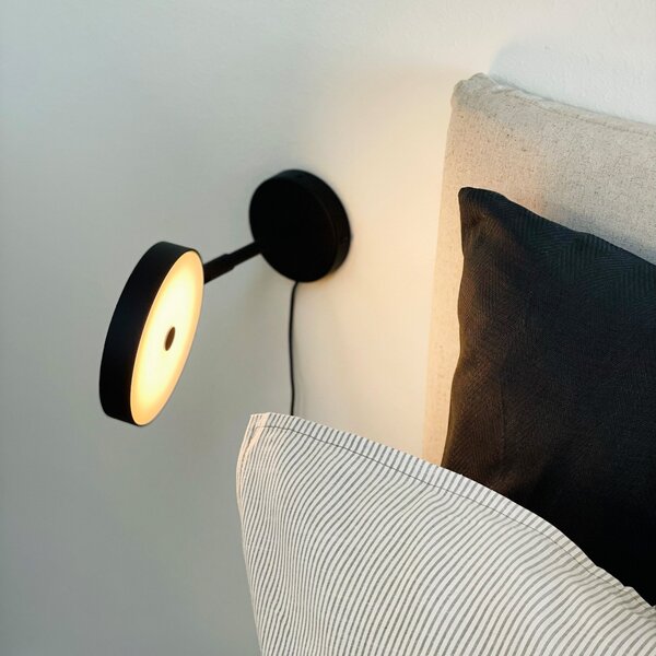 Dyberg Larsen LED zidna svjetiljka Starlight, crna, Ø14 cm, dim., prigušiva, Crno, Dnevni boravak/blagovaonica, Metal