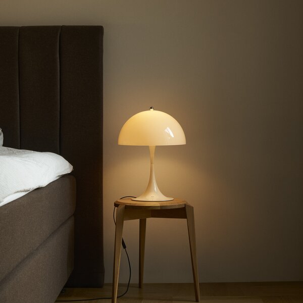 Louis Poulsen Stolna lampa Panthella 320, bež, Ø 32 cm, E14, Bež, Dnevni boravak/blagovaonica, Plastika