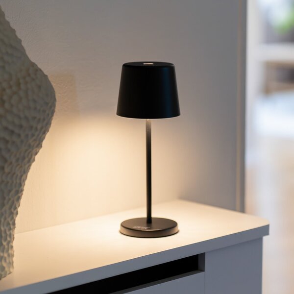 Konstsmide Vence LED punjiva stolna lampa, visina 22 cm, crna, IP54, USB, prigušiva, Crno, Dnevni boravak/blagovaonica, Aluminij