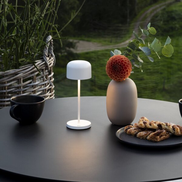 Konstsmide LED punjiva stolna lampa Lille, visina 20 cm, bijela, IP54, USB, prigušiva, Bijela, Dnevni boravak/blagovaonica, Aluminij